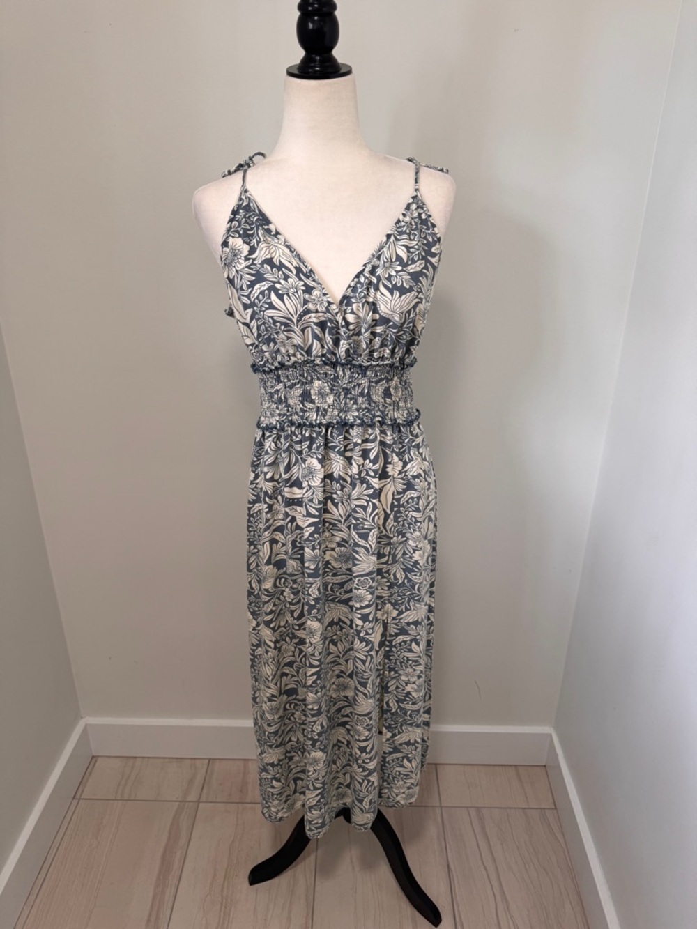 Patrons of Peace Blue & Cream Floral V-Neck Midi Dress - Picture 2 of 14